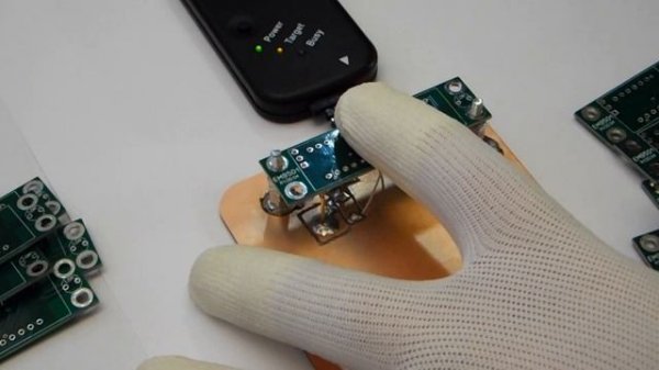 Проект DS018A: Прошивка заготовок модулей дисплея EM9501.