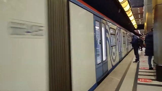 Прибытие 81-765 Москва на станцию выставочная смотреть онлайн