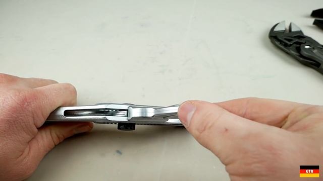Pliers Wrench Showdown (250mm/10") смотреть онлайн