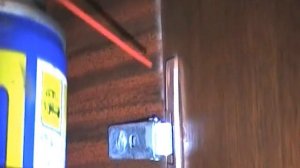 Скрипят петли дверей? Легко устраняем