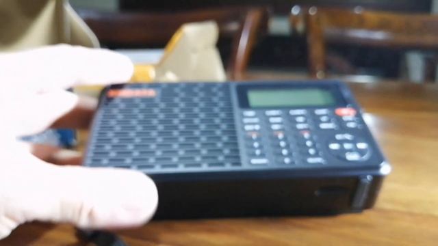 Unboxing and first look at new XHDATA D-109 radio #shortwave смотреть онлайн