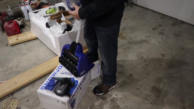 SNOW JOE 24 Volt Cordless Power Shovel Unboxing!! | Following Keenan ! смотреть онлайн