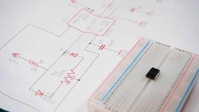 How PWM works | Controlling a DC motor with a homemade circuit смотреть онлайн