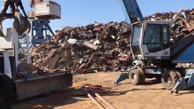 Пункт приема металлолома в порту. Компания Метла смотреть онлайн