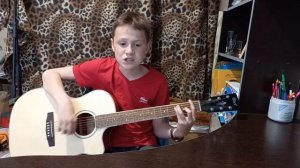 Исполняю песню Хищник - Человек дом (на гитаре)