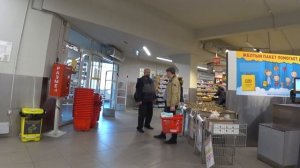 Дикий охранник быкует, обвиняет в краже!!! Наказали магазин.