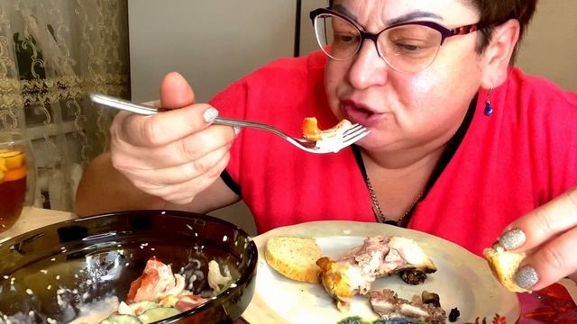 Мукбанг/Салат и курица смотреть онлайн