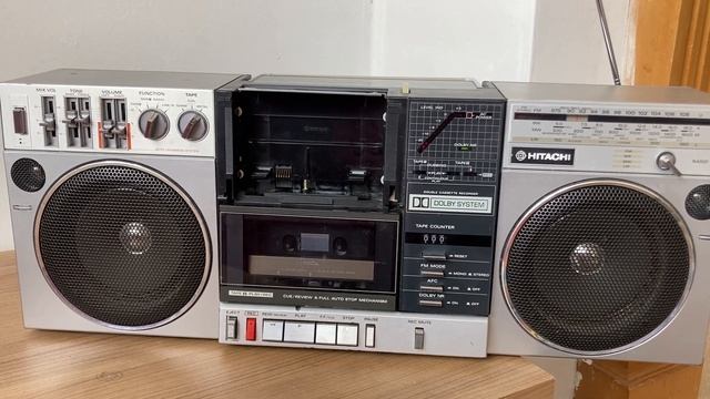 Hitachi TRK-W1 cassette radio stereo boombox смотреть онлайн