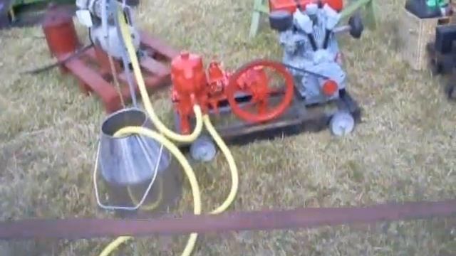 "Retrophonic" and Motor og Veterantraktorklubben Fyn смотреть онлайн