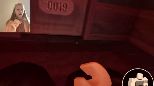 Играю в DOORS Видео со своим лицом Прошла 50 дверь? смотреть онлайн