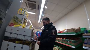 Дикий Дикси! Сотрудники быкуют, кидаются хлебом в покупателя!!!