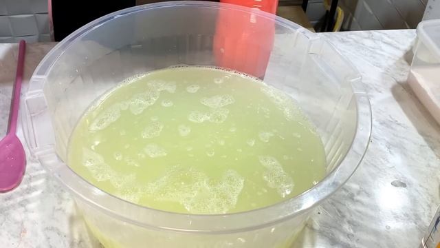 DEPOIS DESSA RECEITA VOCÊ NUNCA MAIS VAI GASTAR COM DESINFETANTE | DESINFETANTE CASEIRO POTENTE смотреть онлайн