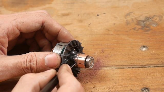Impact Wrench Restoration DeWalt DC820 18V Battery Rebuild смотреть онлайн