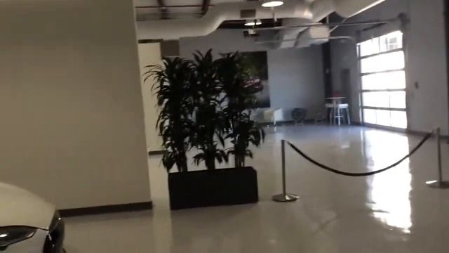На заводе Тесла в США. смотреть онлайн
