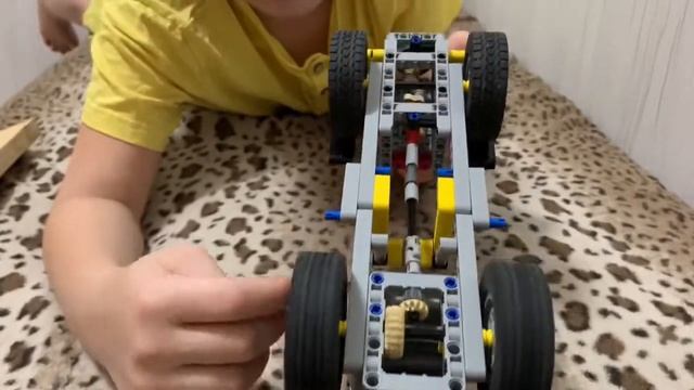 Модель шестиконечного вездехода с ломаной рамой из Лего) смотреть онлайн