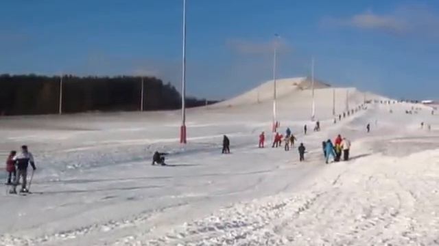 Подъемник на горнолыжной трассе в Коробчицах смотреть онлайн