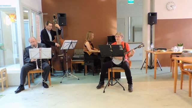 Olen kuullut on kaupunki tuolla - Sanat Vali Kunnas смотреть онлайн