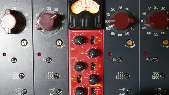 Chandler LTD Little Devil Compressor Demo смотреть онлайн