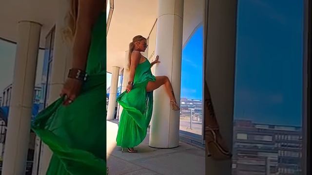 Green 💚 drees #womenstyle #summerlook #shorts #fashion #style #outfit #Girl #Fyp #Sexy смотреть онлайн