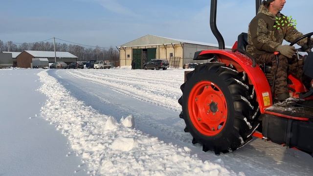 Чистка парковки от снега трактором с отвалом. Егорьевский питомник Никитенко Александра смотреть онлайн