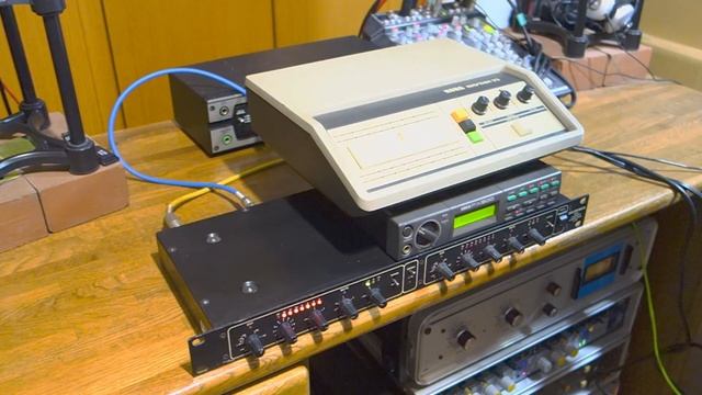 Korg Rhythm 33 80’s drum machine + Drawmer LX20 compressor + Yamaha FX500 multi effects processor смотреть онлайн