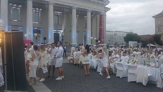 Вильнюс-2023. Ужин в белом (Le Dîner en Blanc) смотреть онлайн