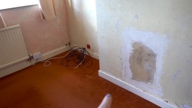 HOME RENOVATION UK EP 1 • "The Before" - Moving in, wallpaper stripping & taking up carpet смотреть онлайн