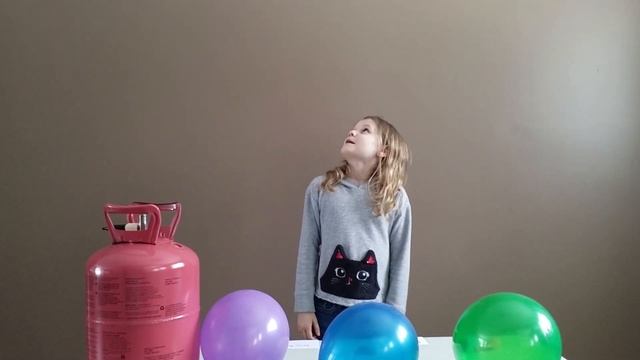 Sera With Helium Balloon смотреть онлайн