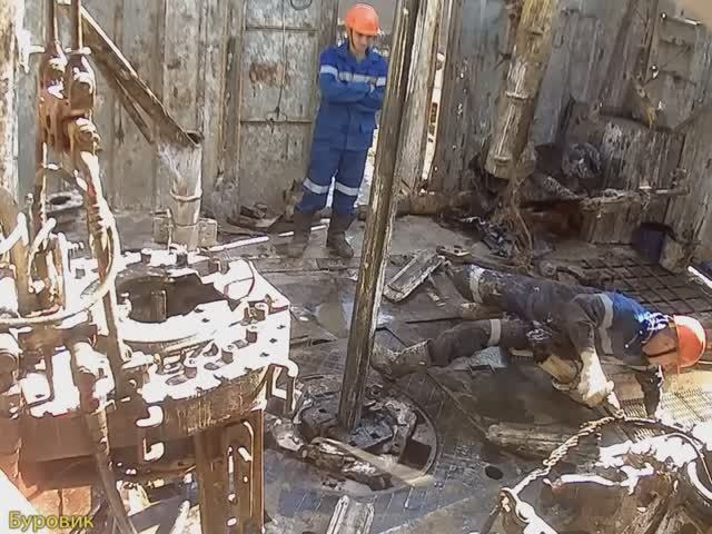 Ломик упал в скважину😀 смотреть онлайн