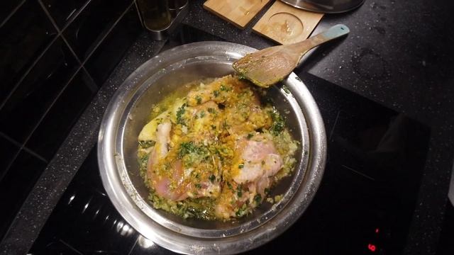 Tajine de poulet avec d'olives traditionnele #2 - طاجين الدجاج بالزيتون - Tagine chicken with olive смотреть онлайн