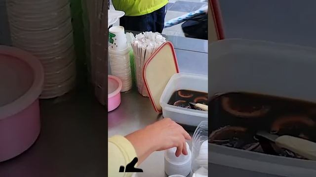 Ролик Жареные креветки на улице Корейская уличная еда смотреть онлайн