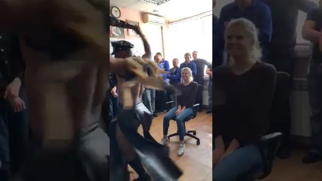 Стриппластика=) смотреть онлайн