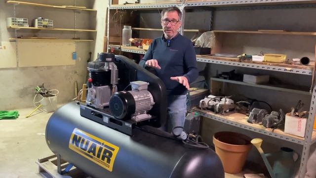 PRÉSENTATION COMPRESSEUR à PISTONS 500 litres 380V 7,5CV смотреть онлайн
