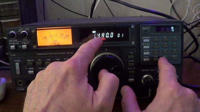 Подробный показ работы крутого связного КВ приемника Icom IC-R71A смотреть онлайн