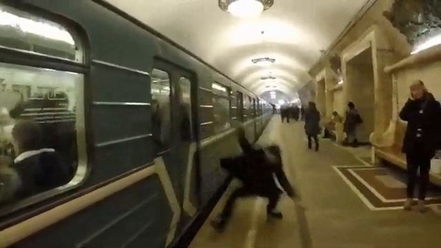 Осторожно двери закрываются смотреть онлайн