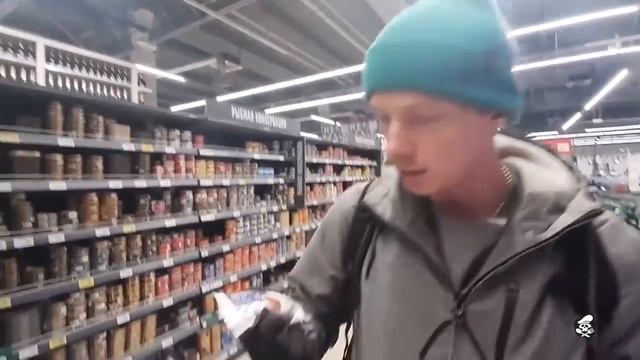 ЛЫСЫЙ ПАРАШНИК ИЗ ОХРАНЫ, ТУХЛОПРИТОН "КАРУСЕЛЬ" И ПРОСРОЧКА... смотреть онлайн