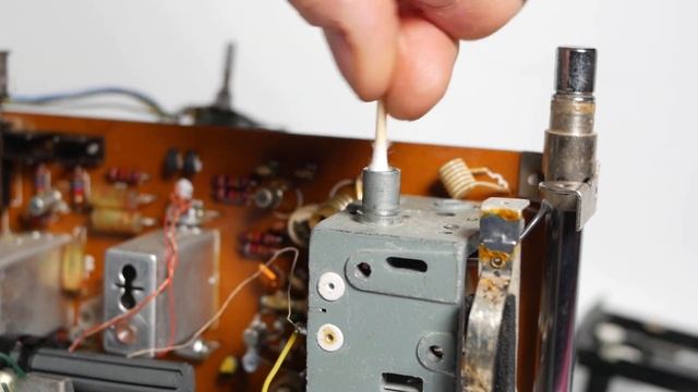 Grundig Radio Repair - 1970s Grundig Transistor 305 - And Quick Demo