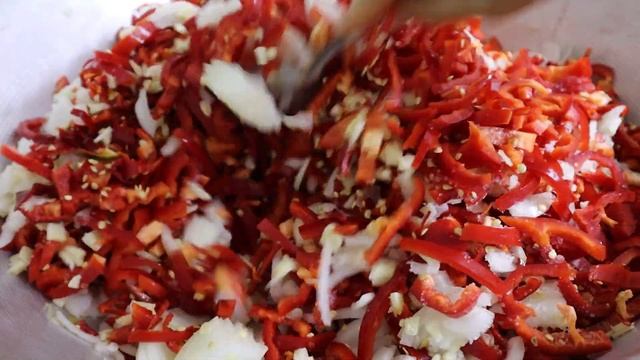 Продавщица c рынка не дала рецепт очень вкусной острой закуски. Но я разобралась сама (делюсь) смотреть онлайн