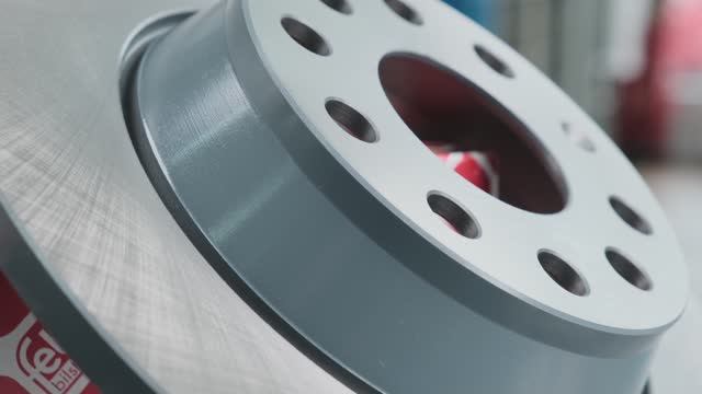 Замена тормозных дисков FEBI на автомобиле Passat B7 в автосервисе Яуза Моторс