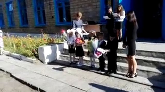 Первые слова первоклассников. Стаховская средняя школа 1 сентября 2017 смотреть онлайн