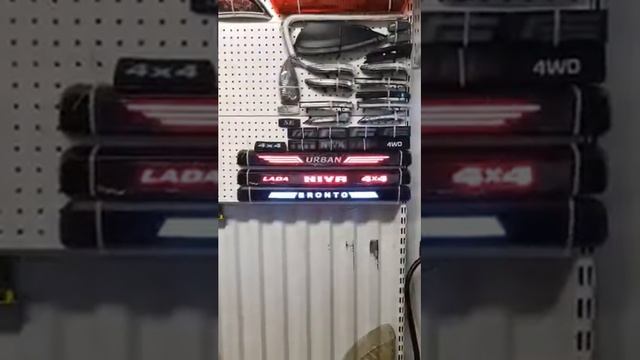 НАКЛАДКА (САБЛЯ) ЗАДНЕГО НОМЕРА C LED ПОДСВЕТКОЙ URBAN ДЛЯ НИВЫ 4Х4 (ВАЗ 21213, 21214, 2131) смотреть онлайн