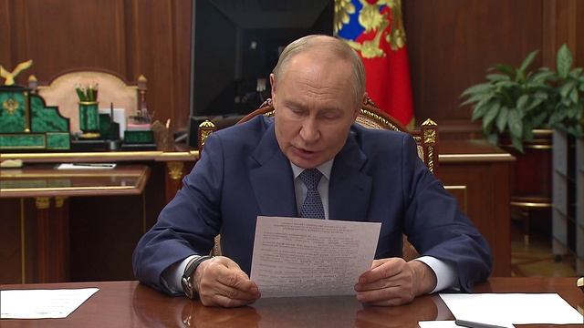 Владимир Путин в Кремле встретился с Героем ДНР Артёмом Жогой. смотреть онлайн