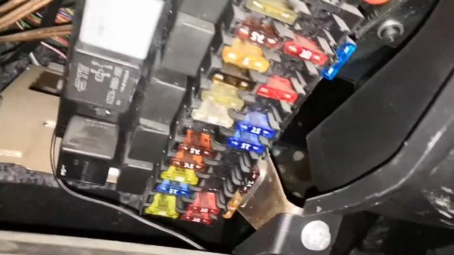 ЛАДА ГРАНТА НЕ ПОКАЗЫВАЕТ СКОРОСТЬ СГОРЕЛ ПРЕДОХРАНИТЕЛЬ,ПРОБЛЕМА НЕ В ДАТЧИКЕ СКОРОСТИ