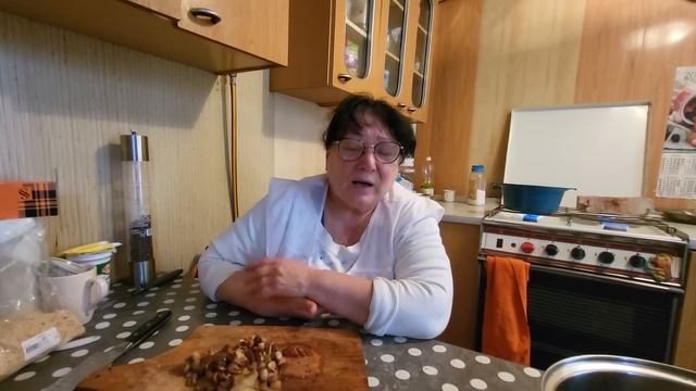 ЖАРКОЕ С МАСЛЯТАМИ И ЧЕРНОСЛИВОМ. смотреть онлайн