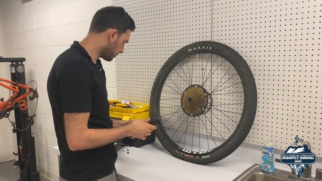 Easiest Way To Seal MTB Tubeless Tires | Done In 3 Seconds! | CO2 Tire Inflator Must Have Tool смотреть онлайн