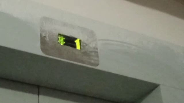 Вот такие лифты... Свет боится нового лифта. смотреть онлайн