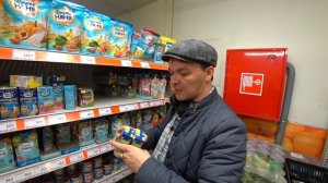 Бородатый Вася - Петя и его лысый кореш грабят покупателя!!!