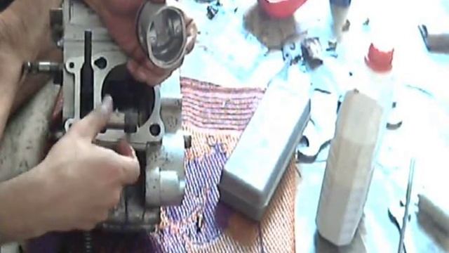 Engine Repair : DAY # 4 ,SESSION # 24: fitting in the piston смотреть онлайн