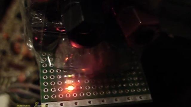 Мигающий светодиод Flashing LED смотреть онлайн