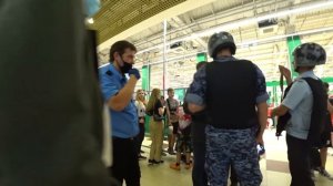 Росгвардия и их беспредел в Ашане! Охрана крутит покупателя!